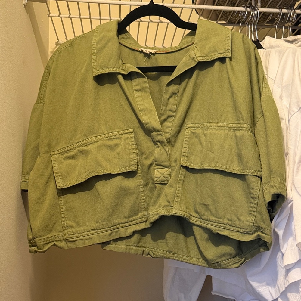 Pilcro Green cropped utility shirt
